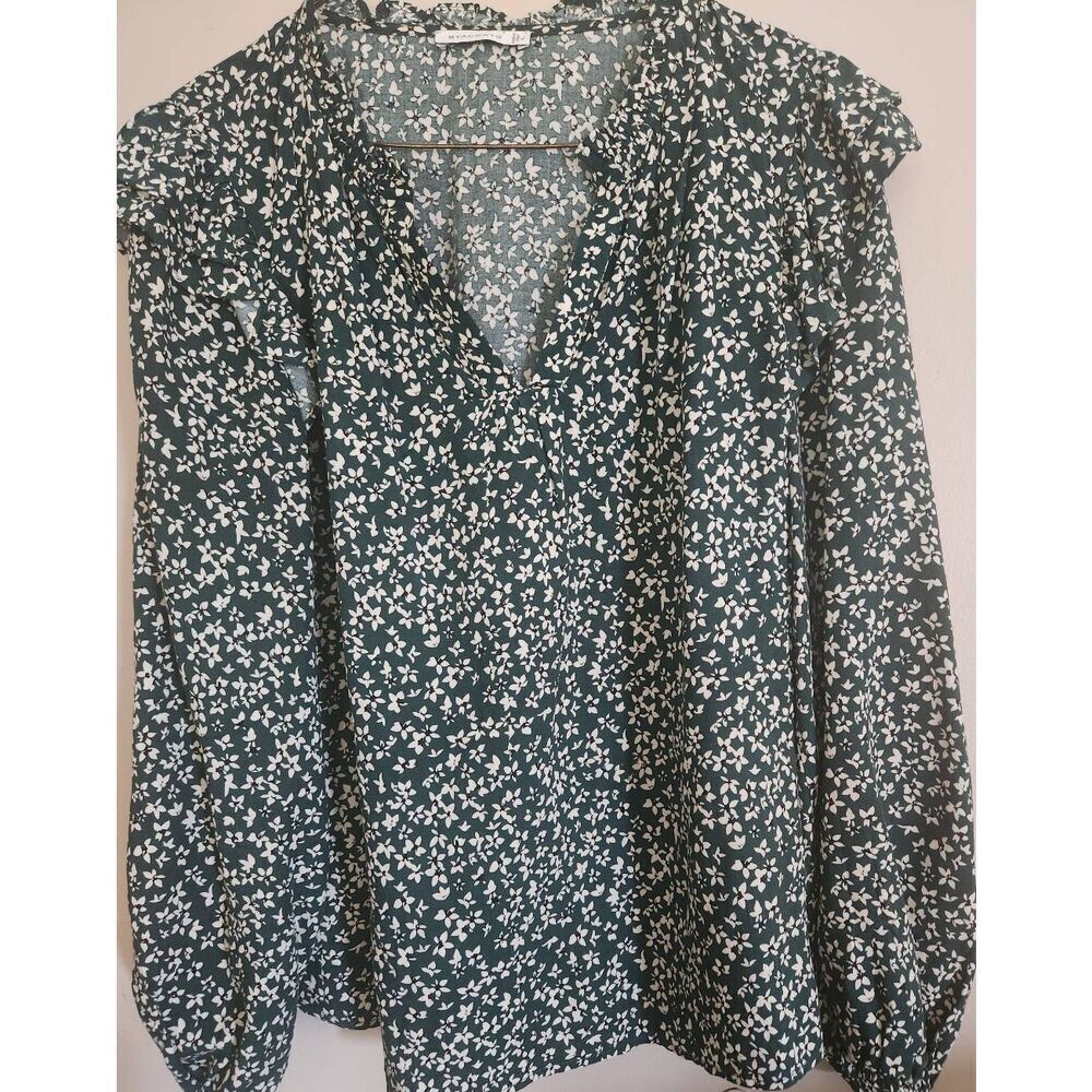 F30 Staccato green & white floral blouse w rifle accents&  long sleeves